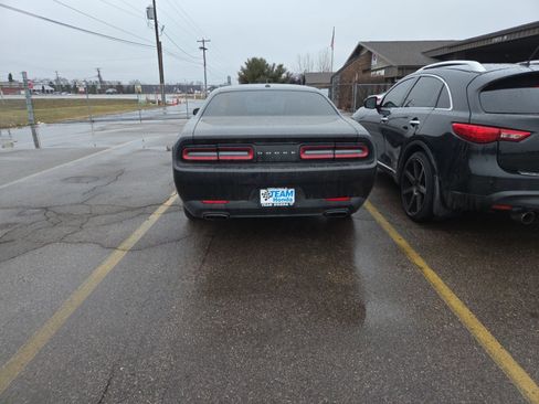 Used 2015 Dodge Challenger SXT image 7