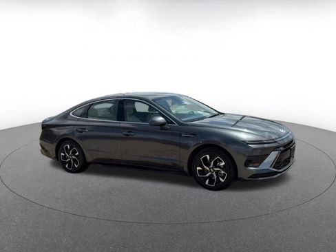 Used 2025 Hyundai Sonata SEL FWD image 2
