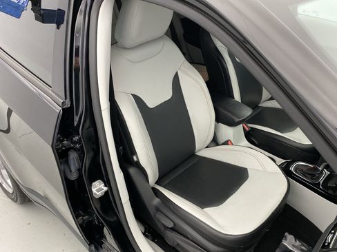 Used 2020 Jeep Compass Limited image 16