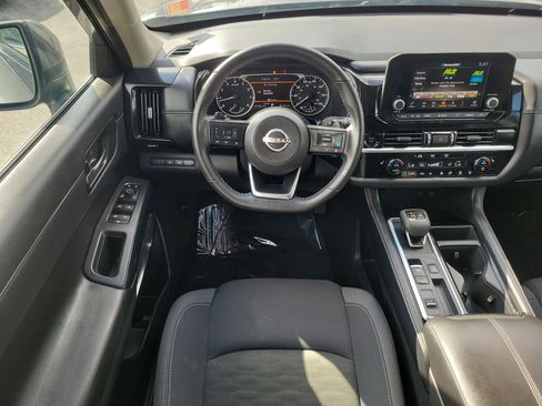 Used 2025 Nissan Pathfinder SV FWD image 16