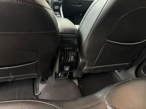 Used 2025 Jeep Compass Limited image 23