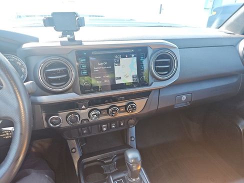 Used 2018 Toyota Tacoma TRD Sport AWD/4WD image 17
