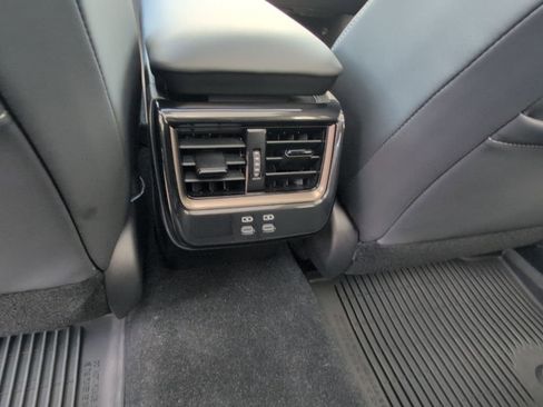 Used 2025 Toyota Crown Signia w/ Advanced Technology Package image 16