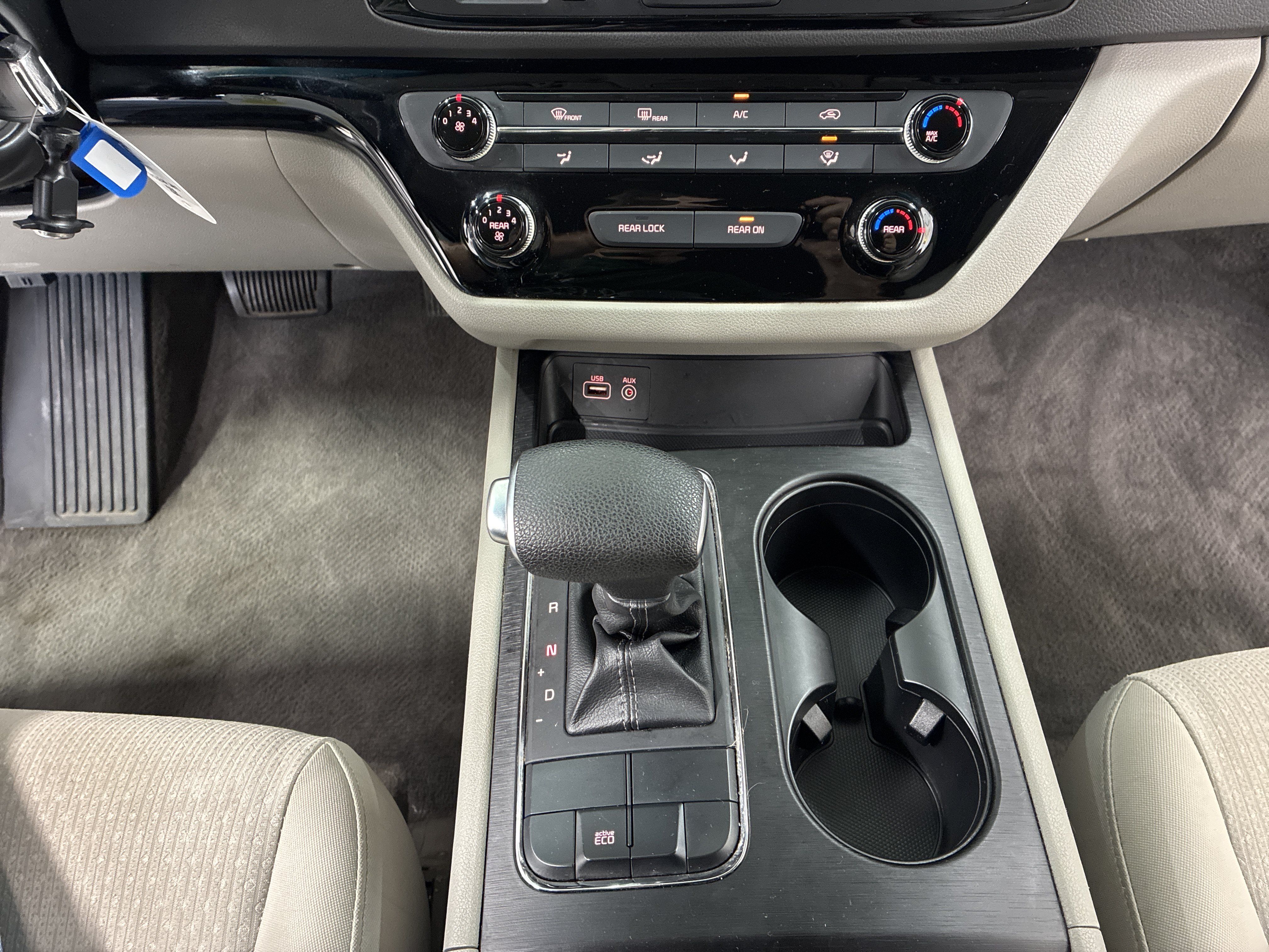 Used 2018 Kia Sedona LX FWD image 27