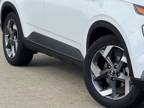 Used 2025 Hyundai Venue SEL image 7