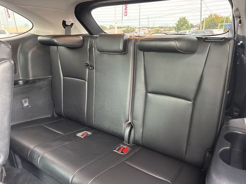 Used 2021 Toyota Highlander XLE FWD image 12