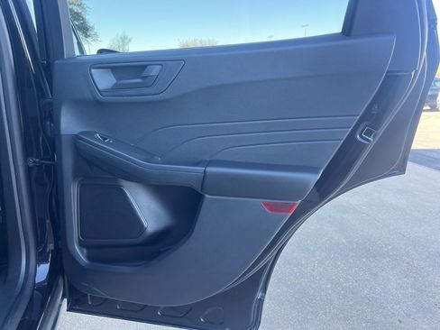 Used 2022 Ford Escape SE w/ SE Sport Appearance Package image 13