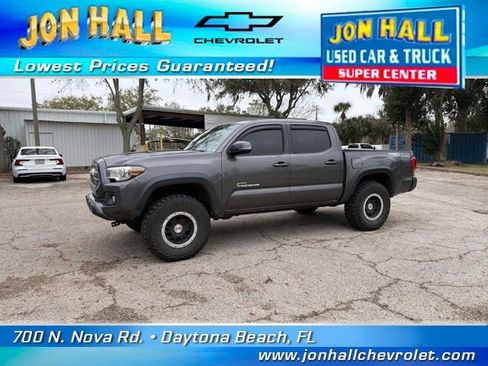 Used 2017 Toyota Tacoma TRD Off-Road w/ Premium & Technology Package image 3