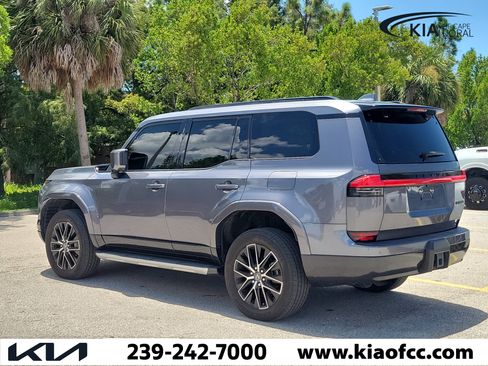 Used 2024 Lexus GX 550 w/ Cold Area Package AWD/4WD image 4