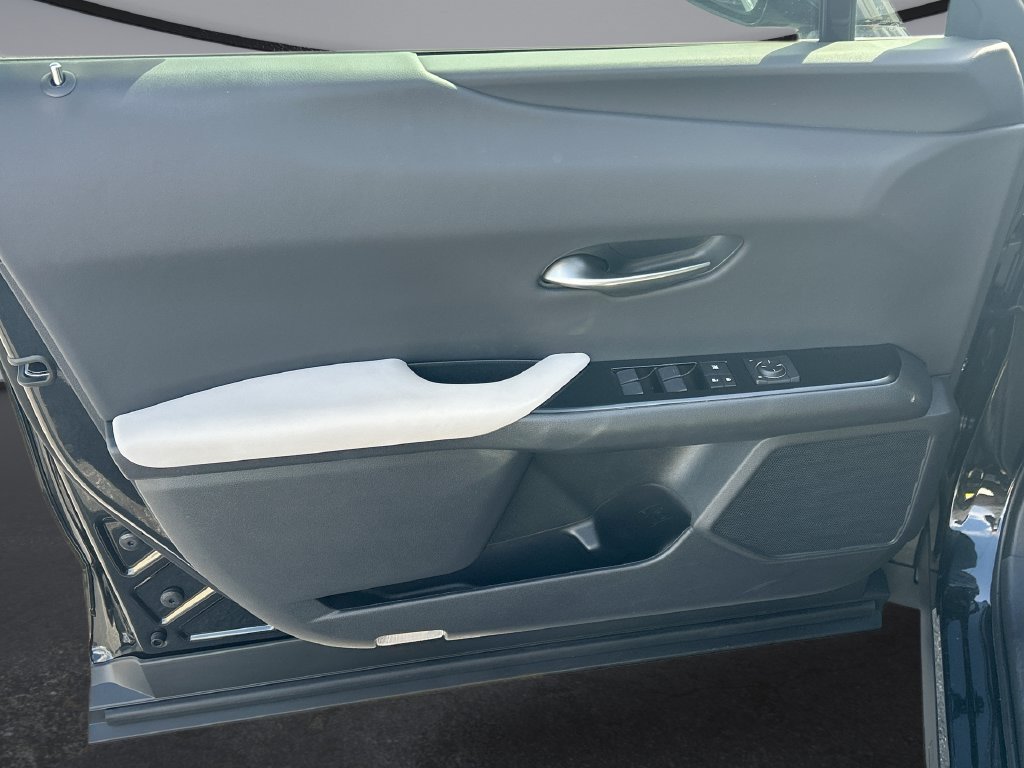 Used 2024 Lexus UX 250h FWD image 16