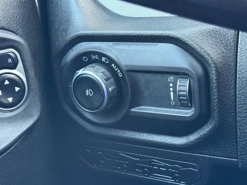 Used 2024 Jeep Wrangler Unlimited Sport AWD/4WD image 23