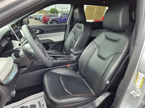 Used 2024 Jeep Compass Limited w/ Sun and Sound Group AWD/4WD image 14