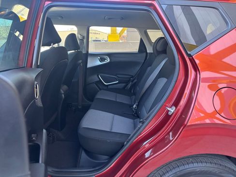 Used 2025 Kia Soul LX w/ LX Technology Package FWD image 21