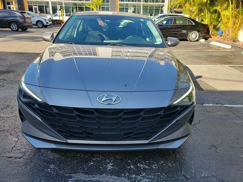 Used 2023 Hyundai Elantra SEL w/ Convenience Package image 3