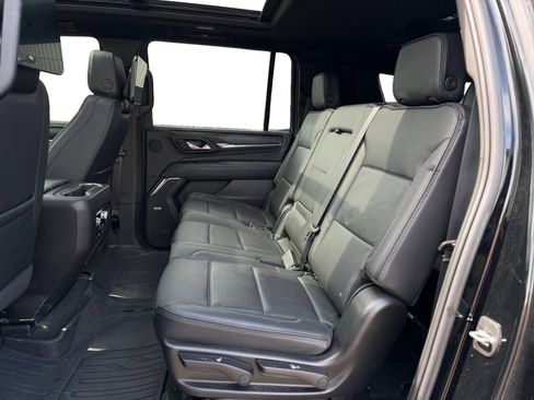 Used 2024 GMC Yukon XL Denali AWD/4WD image 10