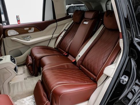 Used 2024 Mercedes-Benz Maybach GLS 600 4MATIC image 35