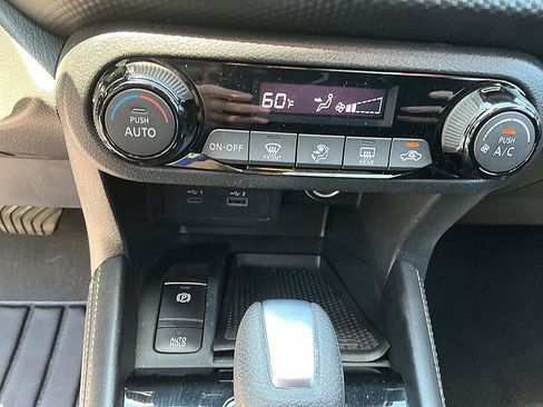 Certified 2022 Nissan Kicks SV FWD image 17