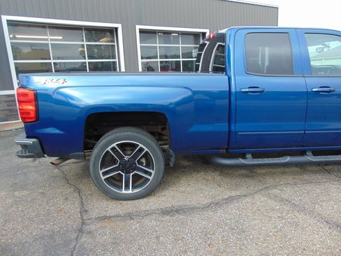 Used 2019 Chevrolet Silverado 1500 LT w/ LPO, Black Pack AWD/4WD image 9