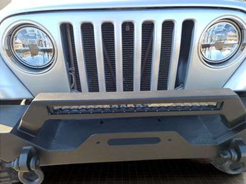 Used 2004 Jeep Wrangler 4WD image 9