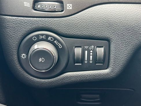 Used 2020 Jeep Cherokee Trailhawk w/ Cold Weather Group AWD/4WD image 20