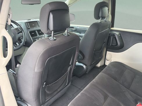 Used 2018 Dodge Grand Caravan SE w/ UConnect Hands-Free Group FWD image 10