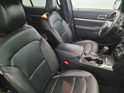 Used 2018 Ford Explorer XLT w/ Equipment Group 202A image 21