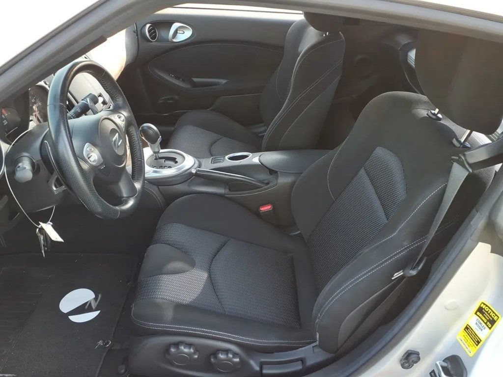 Used 2009 Nissan 370Z Coupe RWD image 7