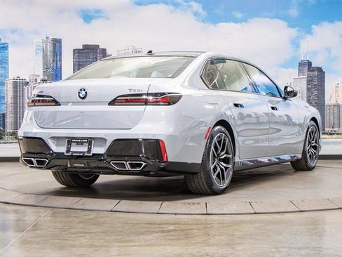 Used 2025 BMW 760i xDrive w/ Executive Package image 8