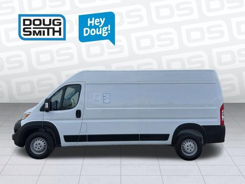 Used 2024 RAM ProMaster 2500 w/ Convenience Group FWD image 3