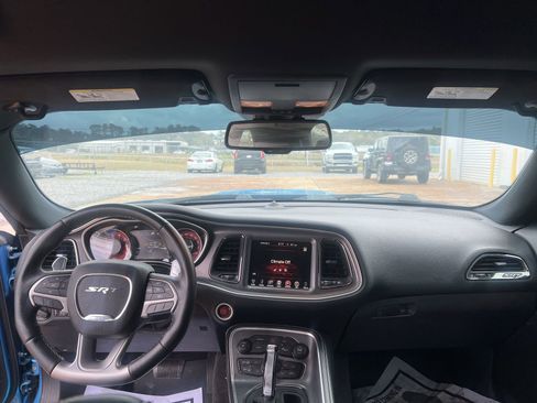 Used 2016 Dodge Challenger SRT Hellcat image 9