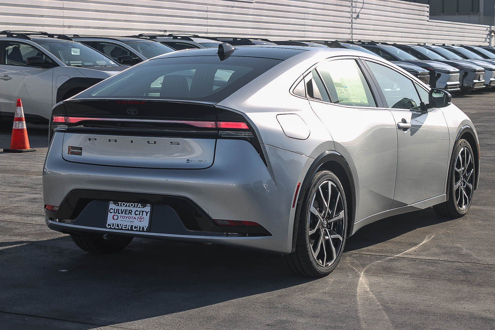 New 2027 Toyota Prius Plug-In Hybrid FWD image 9