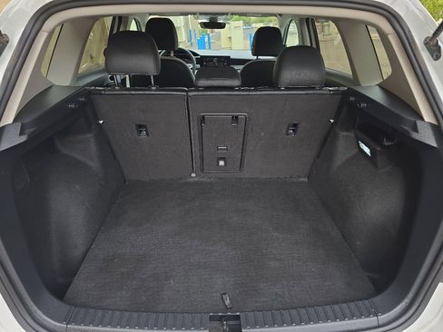 Used 2025 Volkswagen Taos SE image 13