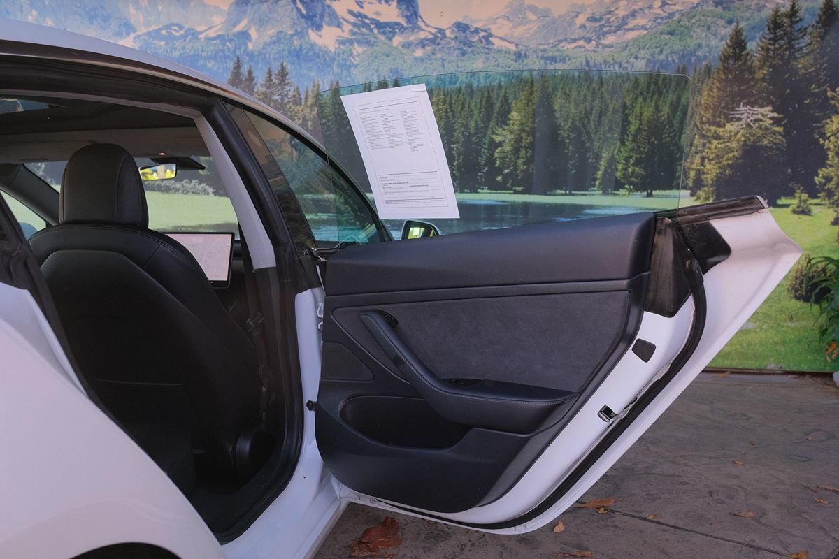Used 2020 Tesla Model 3 Standard Range RWD image 24