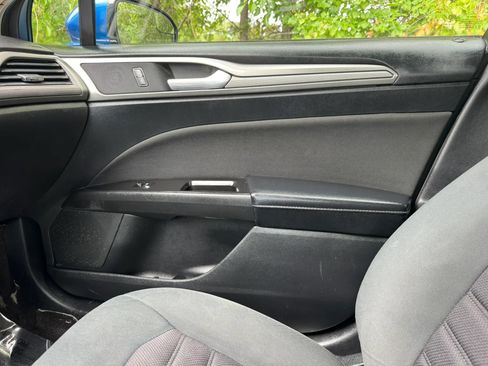 Used 2017 Ford Fusion SE FWD image 7