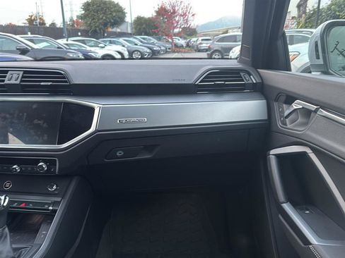Used 2025 Audi Q3 2.0T Premium w/ Convenience Package image 11