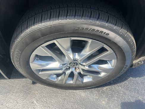 Used 2021 Toyota RAV4 XLE Premium FWD image 48