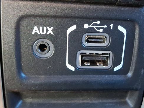 Used 2025 Jeep Wrangler Sport image 23