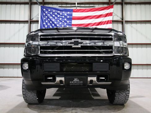 Used 2019 Chevrolet Silverado 2500 High Country w/ Duramax Plus Package AWD/4WD image 2