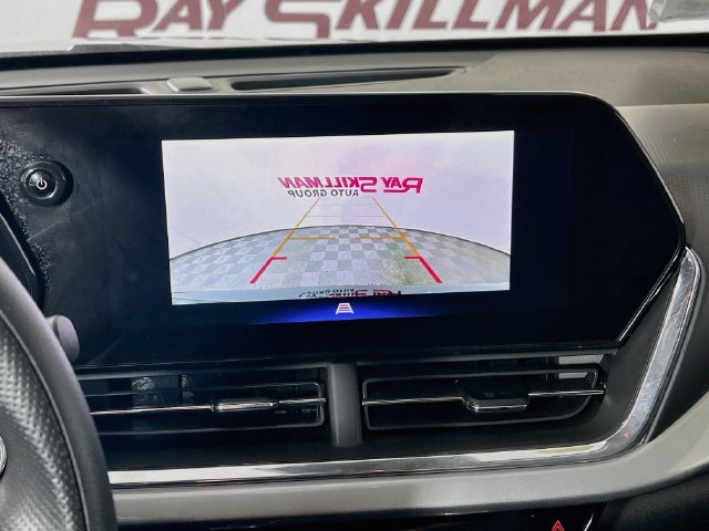 Used 2025 Chevrolet Trax LT FWD image 18