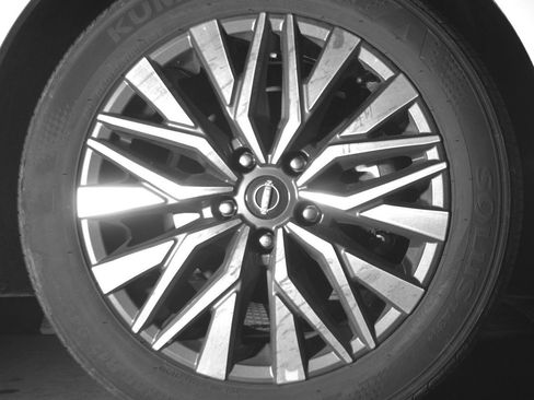 Used 2025 Nissan Altima 2.5 SV FWD image 13