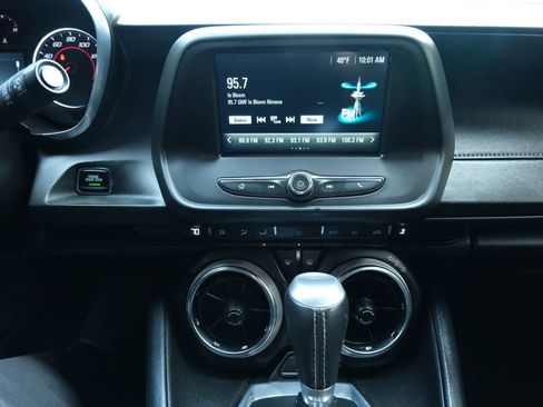 Used 2017 Chevrolet Camaro LT RWD image 18