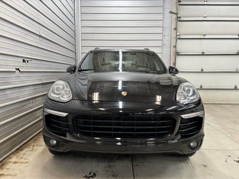 Used 2017 Porsche Cayenne Platinum Edition AWD/4WD image 2