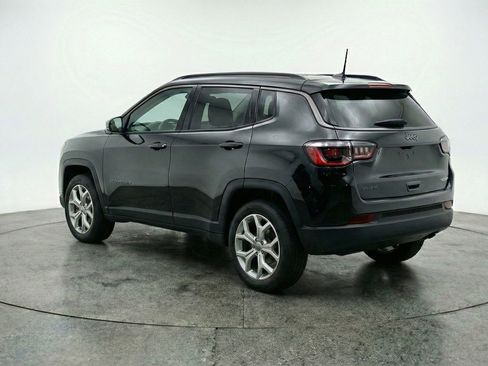 Used 2025 Jeep Compass Latitude image 6