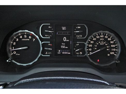 Used 2020 Toyota Tundra SR5 w/ SR5 Upgrade Package RWD image 15