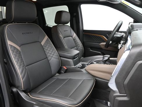 Used 2024 GMC Canyon Denali image 12