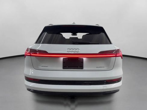 Used 2022 Audi e-tron Premium w/ Convenience Plus Package image 8