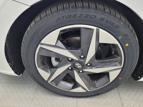 Used 2023 Hyundai Elantra Limited image 31