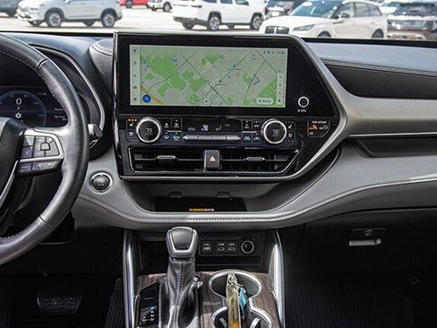 Used 2023 Toyota Highlander Limited image 11