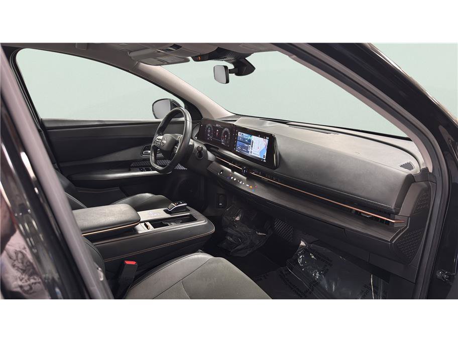 Used 2024 Nissan Ariya FWD image 25