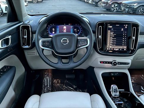 Certified 2023 Volvo XC40 B5 Plus w/ Protection Package Premier image 5